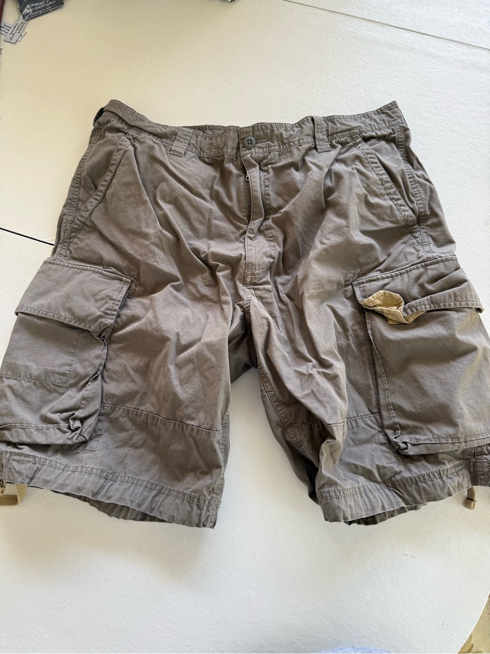 GAP Khakis Men's Cargo Shorts in Grey/Brown - Classic Utility Style